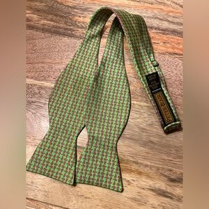 Peter Blair Adjustable Paisleys Bow Tie 100% Silk - Made In USA